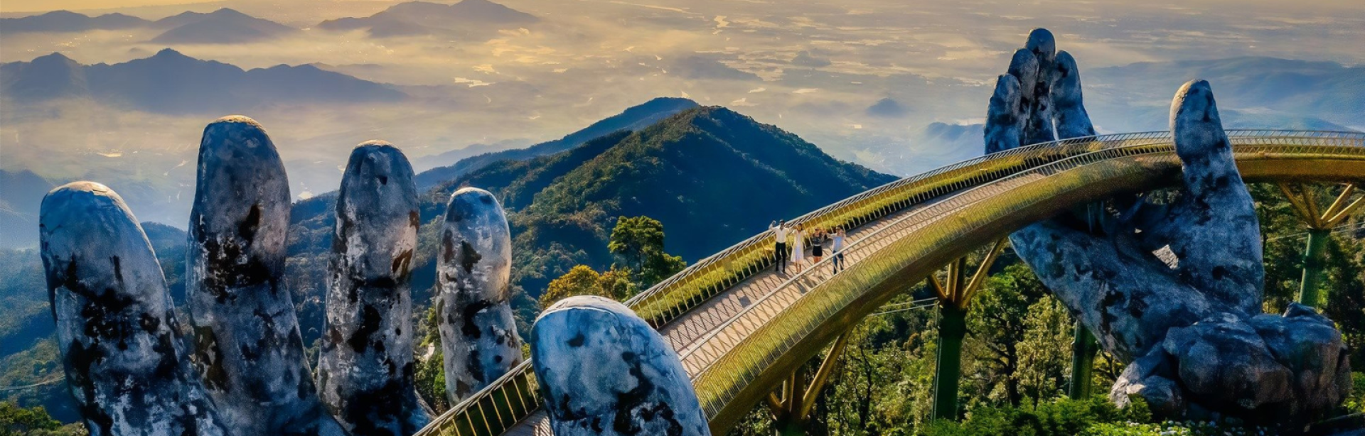 Hướng Dẫn Viên Nhiệt Tình - Vui Vẻ & Chuyên Nghiệp