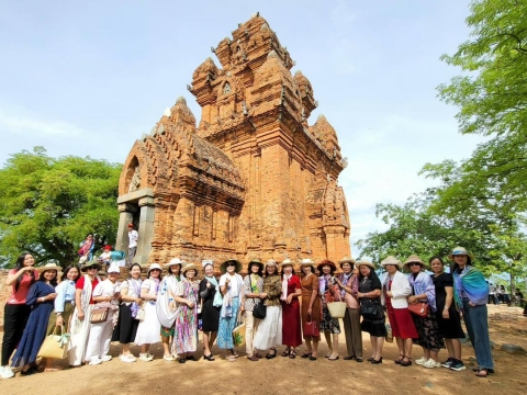 CLB NỮ QUẢN LÝ BÌNH TÂN  - BIỂN VĨNH HY - NINH 