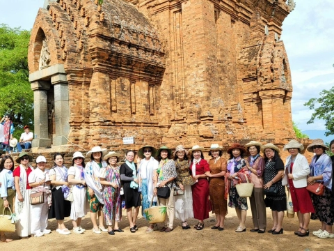 CLB NỮ QUẢN LÝ BÌNH TÂN  - BIỂN VĨNH HY - NINH 